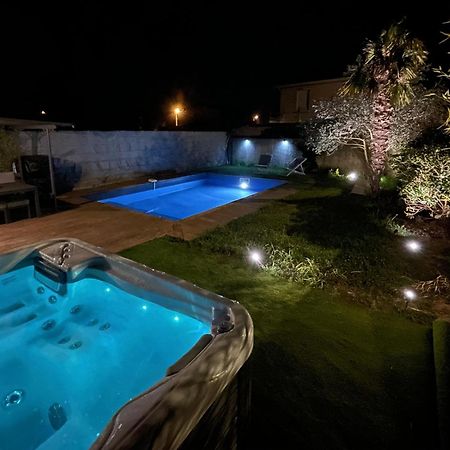 Unique! Jacuzzi Prive 35°C + Cinema Villa Entiere Meyzieu Buitenkant foto
