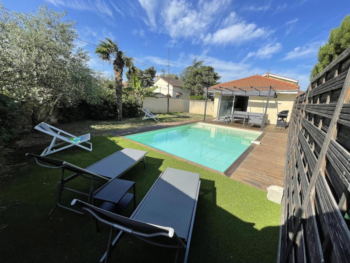 Unique! Jacuzzi Prive 35°C + Cinema Villa Entiere Meyzieu Buitenkant foto