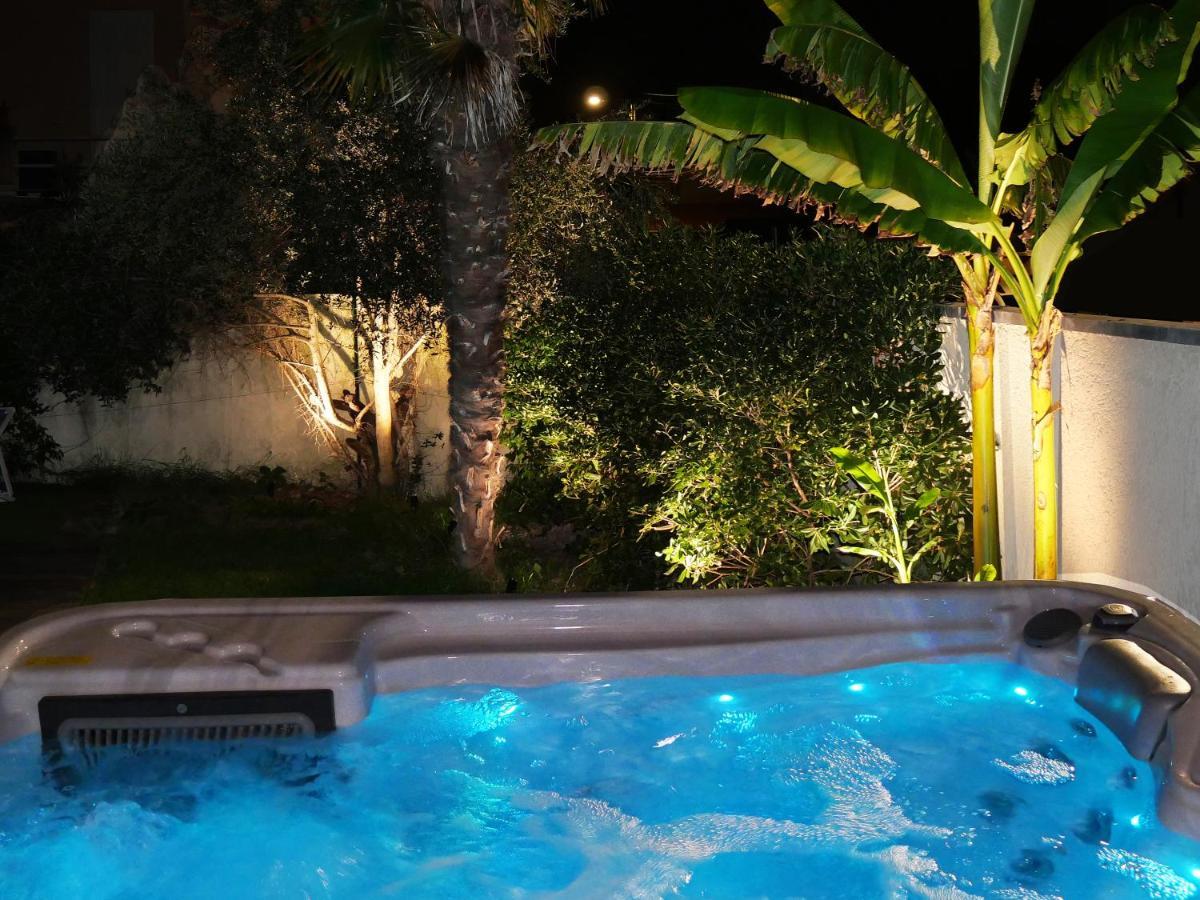 Unique! Jacuzzi Prive 35°C + Cinema Villa Entiere Meyzieu Buitenkant foto